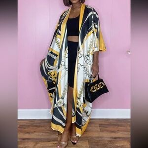 1119.  Black and Gold Chain Print Kimono